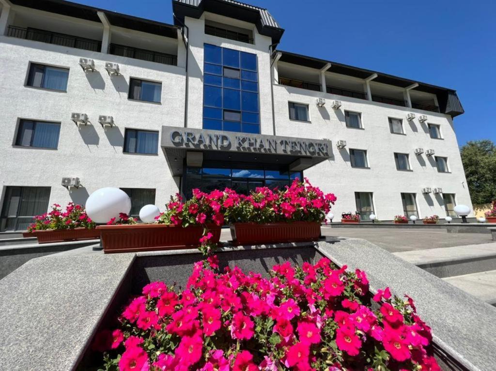 Grand Khan Tengri 4* Naryn Exterior foto